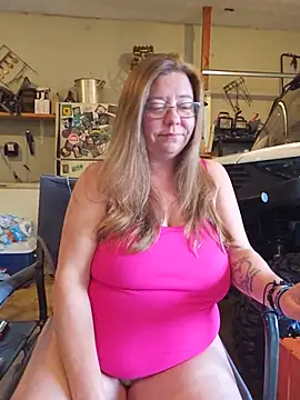 Snapshot of MsShelby40 chatting on July 2026 09:48:02 PM MsShelby40 online show from July 2026 09:48:02 PM