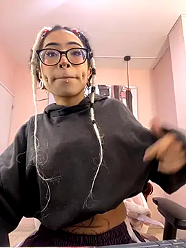 Snapshot of Violetta_Suky chatting on October 2025 12:51:02 PM Violetta Suky online show from October 2025 12:51:02 PM