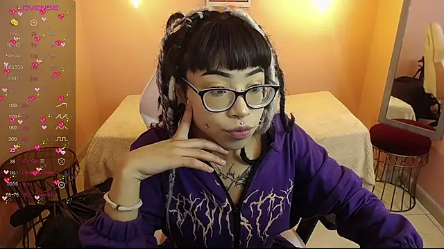 Snapshot of Violetta_Suky chatting on October 2025 01:34:02 PM Violetta Suky online show from October 2025 01:34:02 PM