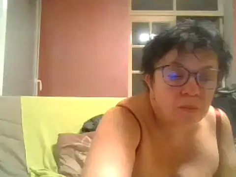 Snapshot of Vandeae44 chatting on January 2025 08:37:02 PM Vandeae44 online show from January 2025 08:37:02 PM