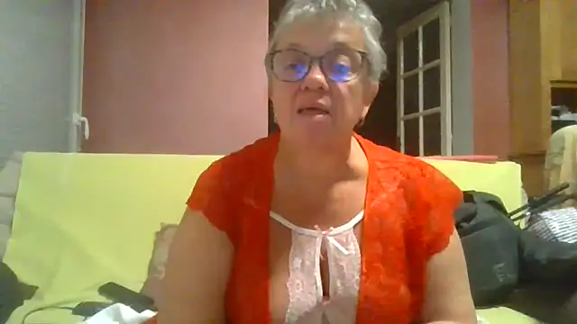 Snapshot of Vandeae44 chatting on September 2025 08:04:02 PM Vandeae44 online show from September 2025 08:04:02 PM