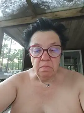 Snapshot of Vandeae44 chatting on May 2026 07:14:01 PM Vandeae44 online show from May 2026 07:14:01 PM