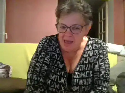 Snapshot of Vandeae44 chatting on March 2025 08:42:01 PM Vandeae44 online show from March 2025 08:42:01 PM