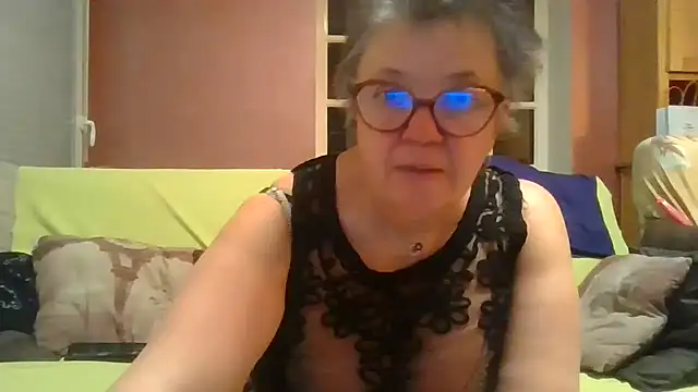 Snapshot of Vandeae44 chatting on March 2026 08:21:01 PM Vandeae44 online show from March 2026 08:21:01 PM