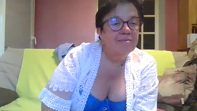 Snapshot of Vandeae44 chatting on June 2026 07:47:01 PM Vandeae44 online show from June 2026 07:47:01 PM