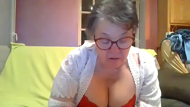 Snapshot of Vandeae44 chatting on March 2026 09:07:01 PM Vandeae44 online show from March 2026 09:07:01 PM