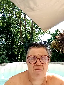 Snapshot of Vandeae44 chatting on July 2026 04:26:01 PM Vandeae44 online show from July 2026 04:26:01 PM