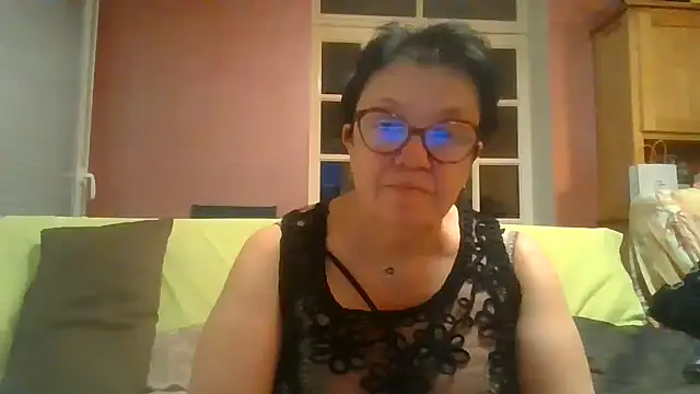 Snapshot of Vandeae44 chatting on May 2026 07:49:02 PM Vandeae44 online show from May 2026 07:49:02 PM