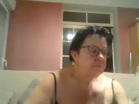 Snapshot of Vandeae44 chatting on December 2024 06:58:02 PM Vandeae44 online show from December 2024 06:58:02 PM