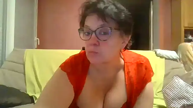 Snapshot of Vandeae44 chatting on March 2025 08:25:01 PM Vandeae44 online show from March 2025 08:25:01 PM