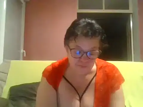 Snapshot of Vandeae44 chatting on January 2025 07:39:01 PM Vandeae44 online show from January 2025 07:39:01 PM