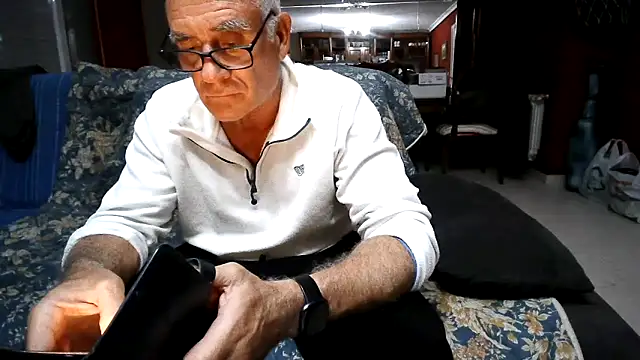 maduroguapo online show from April 2026 09:21:01 PM