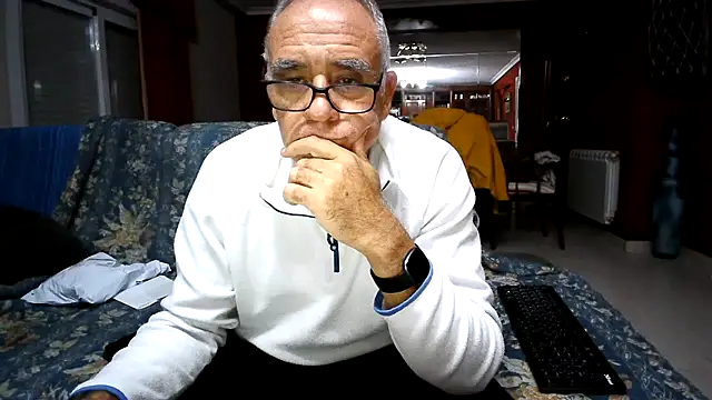 Snapshot of maduroguapo chatting on December 2025 09:03:02 PM maduroguapo online show from December 2025 09:03:02 PM