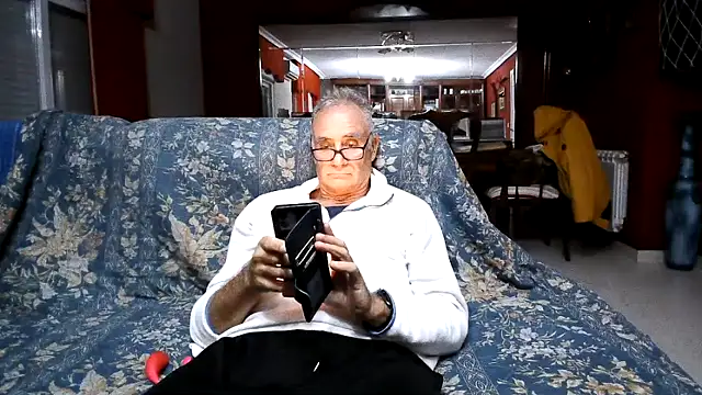 Snapshot of maduroguapo chatting on December 2025 08:52:01 PM maduroguapo online show from December 2025 08:52:01 PM