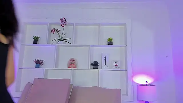 Jenifer Diaz online show from March 2026 01:00:01 PM