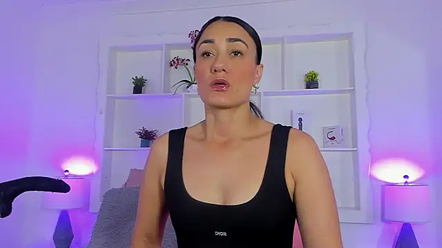 Jenifer Diaz online show from April 2026 12:45:01 PM