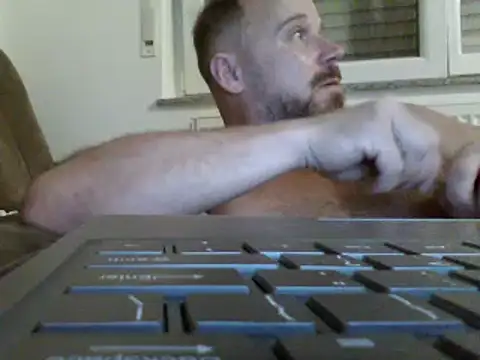 Snapshot of FROL83 chatting on June 2026 08:39:01 PM FROL83 online show from June 2026 08:39:01 PM