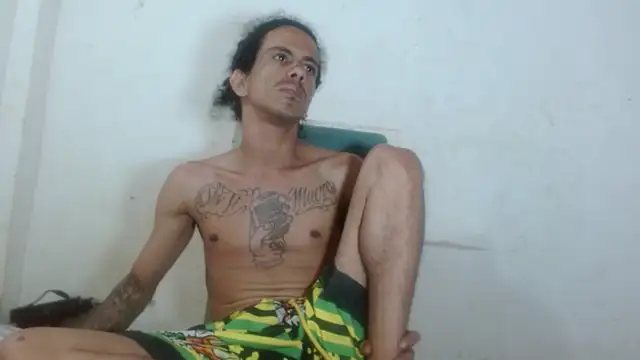 damian bottom bigcock online show from November 2025 06:01:01 PM