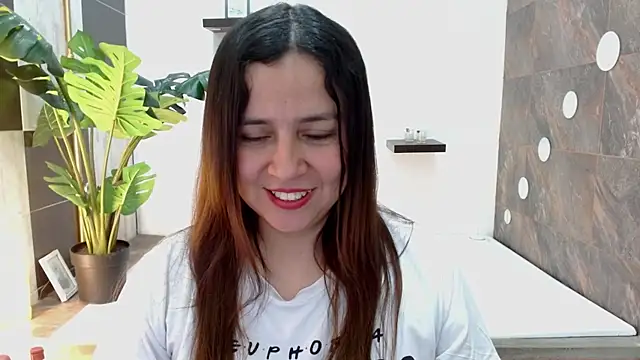 Snapshot of Heidy_Wells chatting on May 2026 01:20:01 PM Heidy Wells online show from May 2026 01:20:01 PM