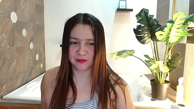 Snapshot of Heidy_Wells chatting on April 2026 12:24:02 PM Heidy Wells online show from April 2026 12:24:02 PM