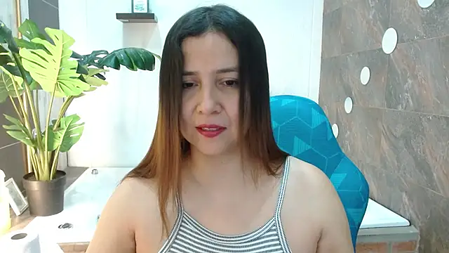 Snapshot of Heidy_Wells chatting on June 2026 01:33:01 PM Heidy Wells online show from June 2026 01:33:01 PM