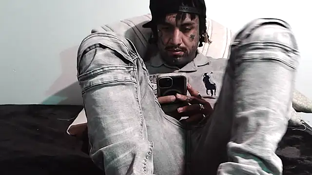 Snapshot of Azazelihornyasf chatting on October 2025 10:40:01 PM Azazelihornyasf online show from October 2025 10:40:01 PM