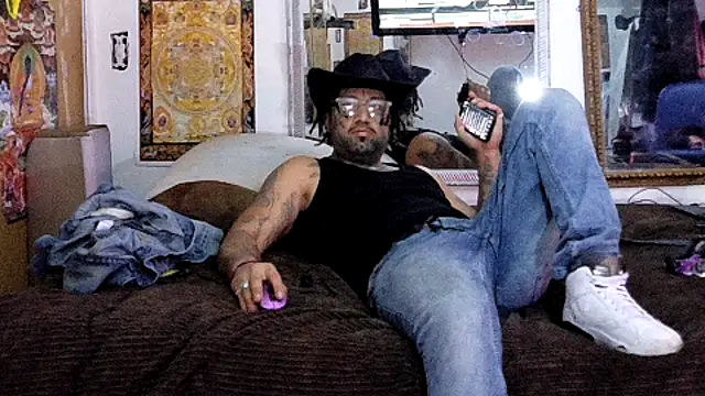 Azazelihornyasf online show from April 2026 11:36:02 PM