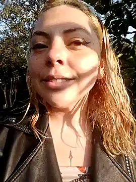 Snapshot of madelaine- chatting on September 2025 10:03:02 PM madelaine- online show from September 2025 10:03:02 PM