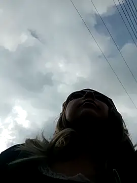 madelaine- online show from November 2025 08:09:01 PM