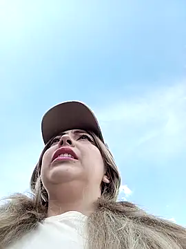 madelaine- online show from December 2025 07:05:02 PM