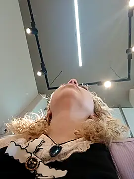 madelaine- online show from November 2025 08:57:02 PM