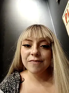 Snapshot of madelaine- chatting on February 2025 06:58:01 PM madelaine- online show from February 2025 06:58:01 PM