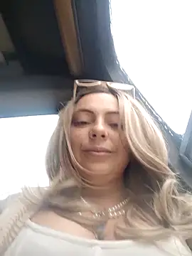 madelaine- online show from November 2025 07:03:01 PM