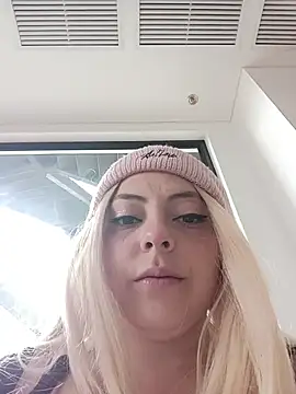 madelaine- online show from April 2026 07:38:02 PM