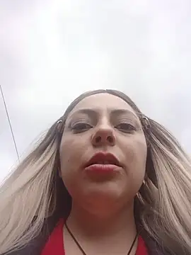 madelaine- online show from November 2025 07:28:02 PM