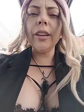 madelaine- online show from November 2025 07:07:01 PM