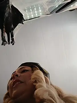 madelaine- online show from October 2025 07:59:02 PM