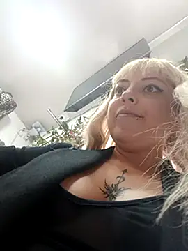 Snapshot of madelaine- chatting on March 2025 10:07:02 PM madelaine- online show from March 2025 10:07:02 PM