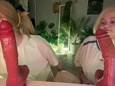 DaisyBooom online show from February 2026 08:17:01 PM