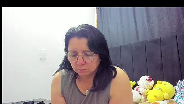 Evaaross 2345 online show from December 2025 11:37:01 AM