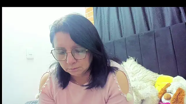 Snapshot of Evaaross_2345 chatting on November 2025 10:59:02 AM Evaaross 2345 online show from November 2025 10:59:02 AM