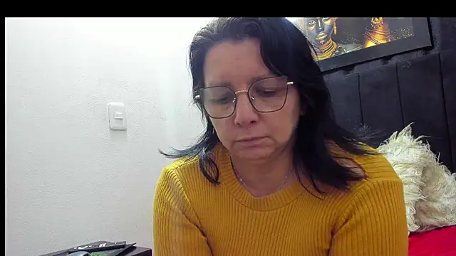 Snapshot of Evaaross_2345 chatting on November 2025 11:24:01 AM Evaaross 2345 online show from November 2025 11:24:01 AM