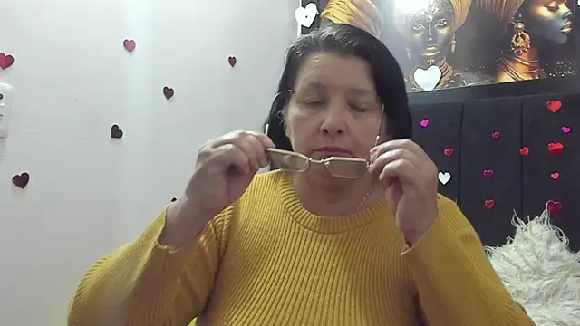 Evaaross 2345 online show from April 2026 01:27:01 PM