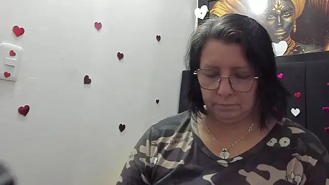 Evaaross 2345 online show from May 2026 06:23:01 PM