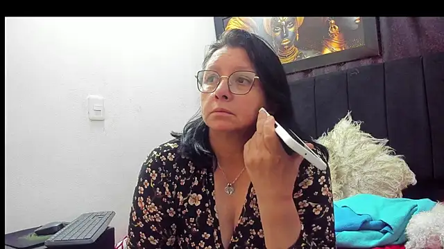 Snapshot of Evaaross_2345 chatting on November 2025 07:52:02 PM Evaaross 2345 online show from November 2025 07:52:02 PM