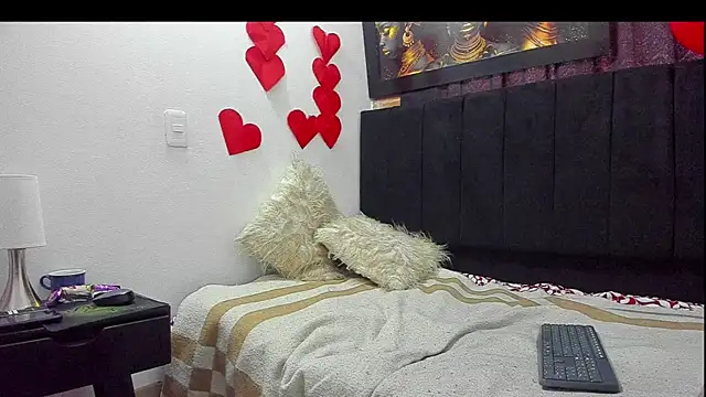 Evaaross 2345 online show from February 2025 04:25:02 PM