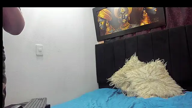 Snapshot of Evaaross_2345 chatting on October 2025 01:11:01 PM Evaaross 2345 online show from October 2025 01:11:01 PM