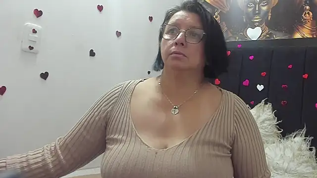 Evaaross 2345 online show from April 2026 07:40:02 PM