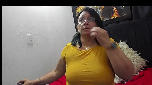 Snapshot of Evaaross_2345 chatting on November 2025 09:48:01 PM Evaaross 2345 online show from November 2025 09:48:01 PM