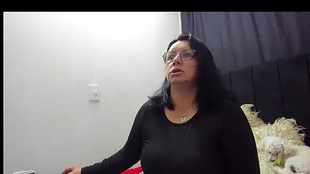 Snapshot of Evaaross_2345 chatting on November 2025 11:32:01 AM Evaaross 2345 online show from November 2025 11:32:01 AM